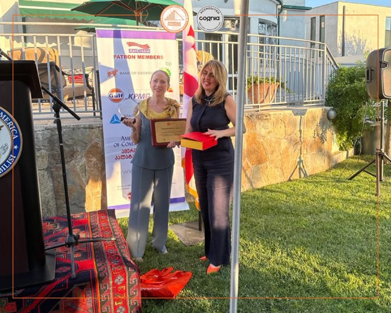 Nina Chikvashvili, the founder of the American International School of Progress, presented the "Progress Supreme Award" to US Ambassador, Kelly Degnan.